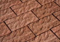 Большой сколотый камень